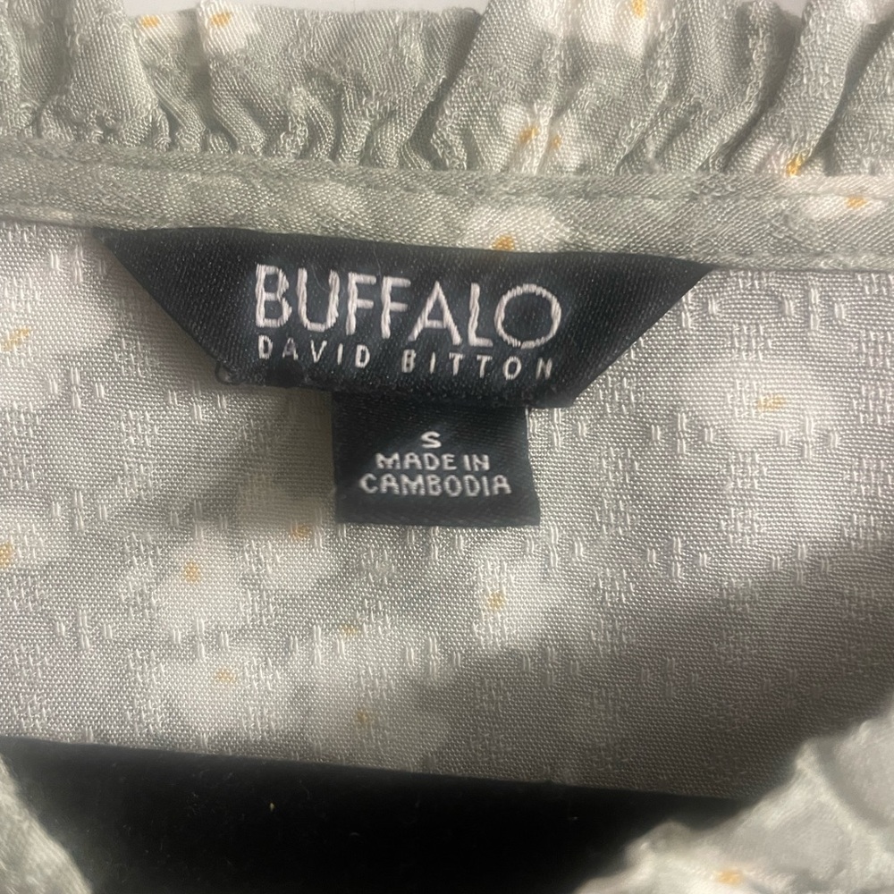 Buffalo by David Bitton Flutter Blouse Size S - Like New, light floral green top - Picture 9 of 12